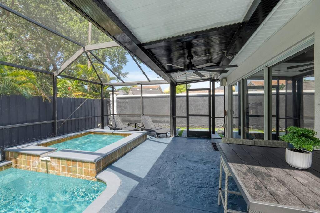 Luxury Style Townhome With Pool - 1 Miles To Bucs Stadium Tampa Exterior photo